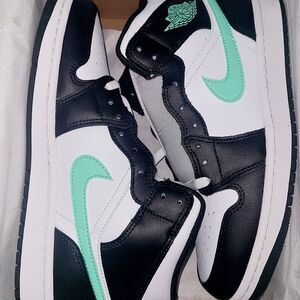 Jordan 1 Mid Mens Shoes